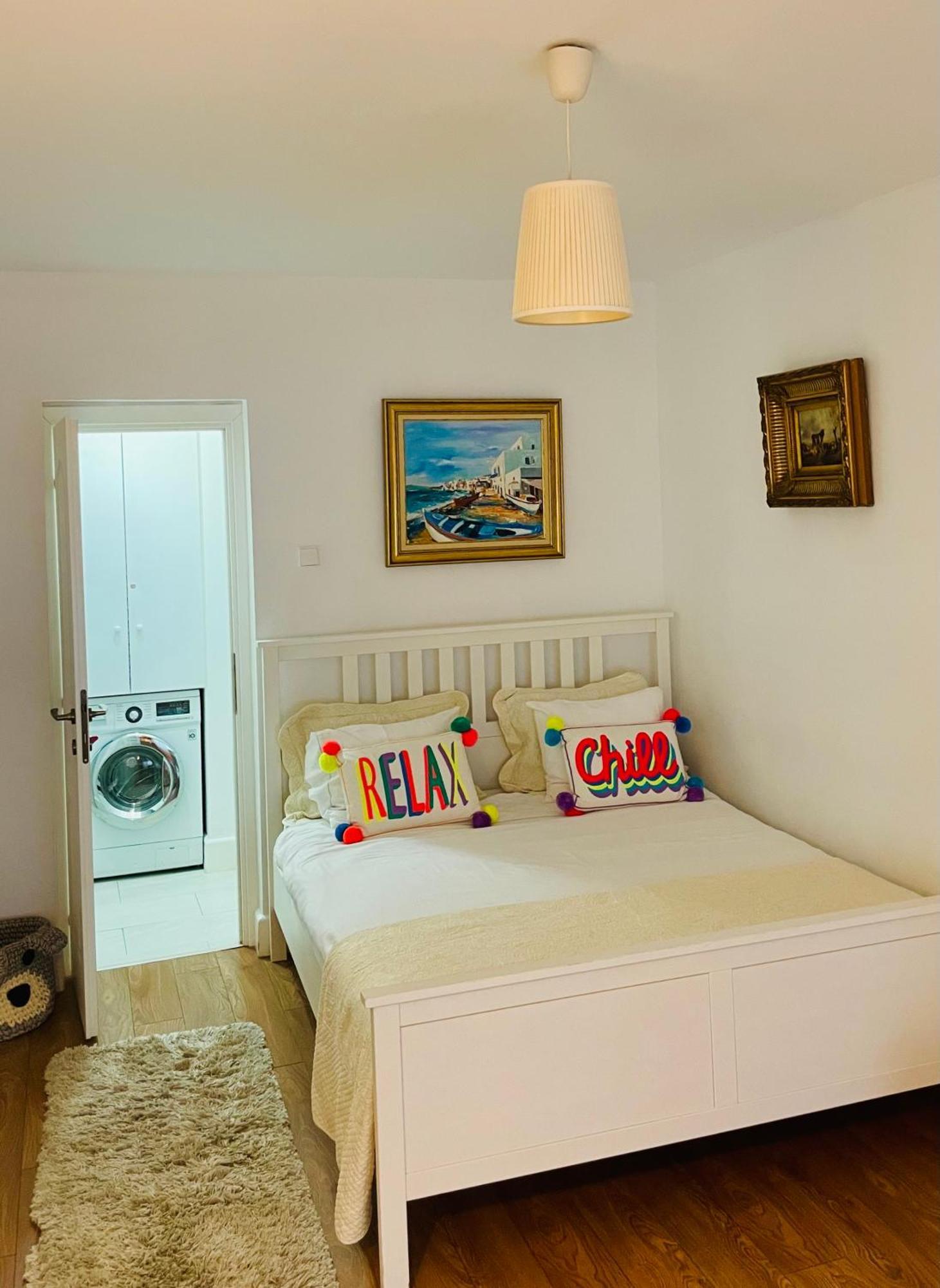 River View - Old City Apartment Bucarest Esterno foto