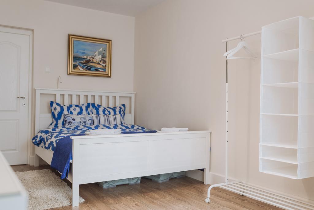River View - Old City Apartment Bucarest Esterno foto