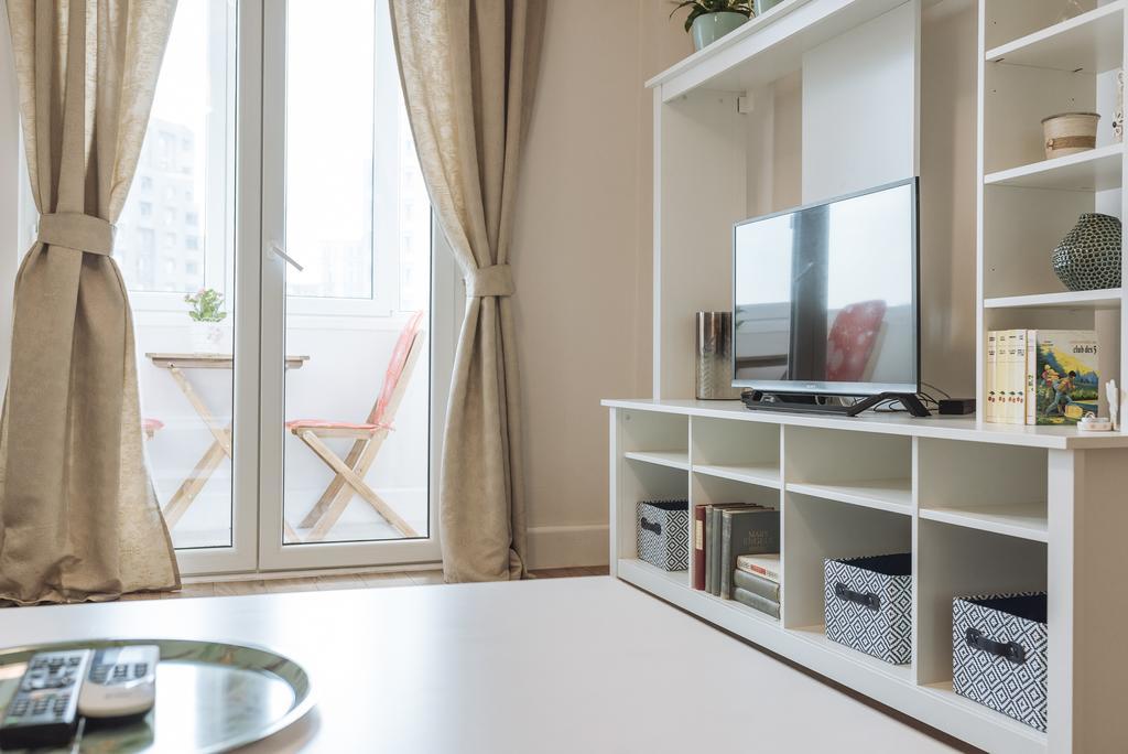 River View - Old City Apartment Bucarest Esterno foto