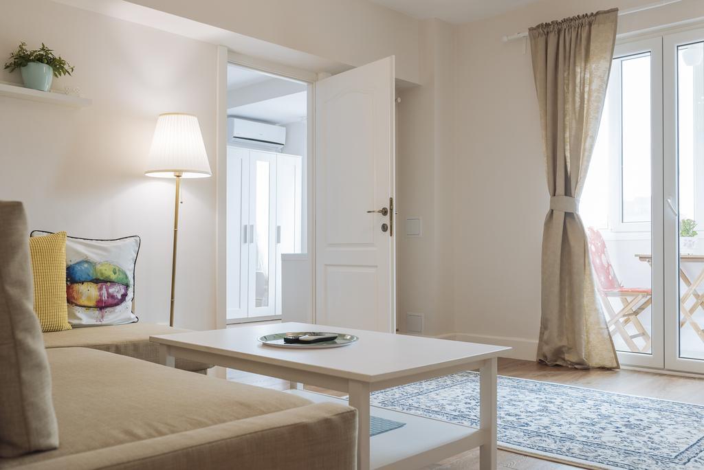 River View - Old City Apartment Bucarest Esterno foto