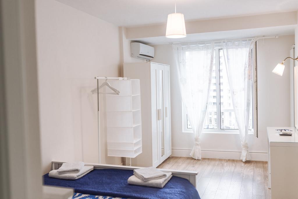 River View - Old City Apartment Bucarest Esterno foto