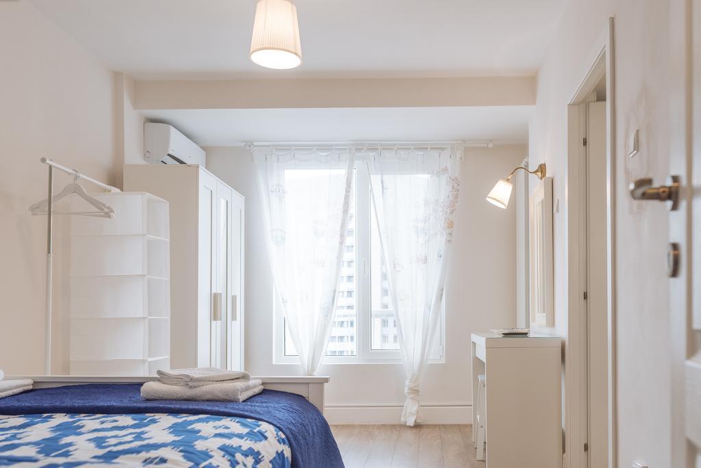 River View - Old City Apartment Bucarest Esterno foto